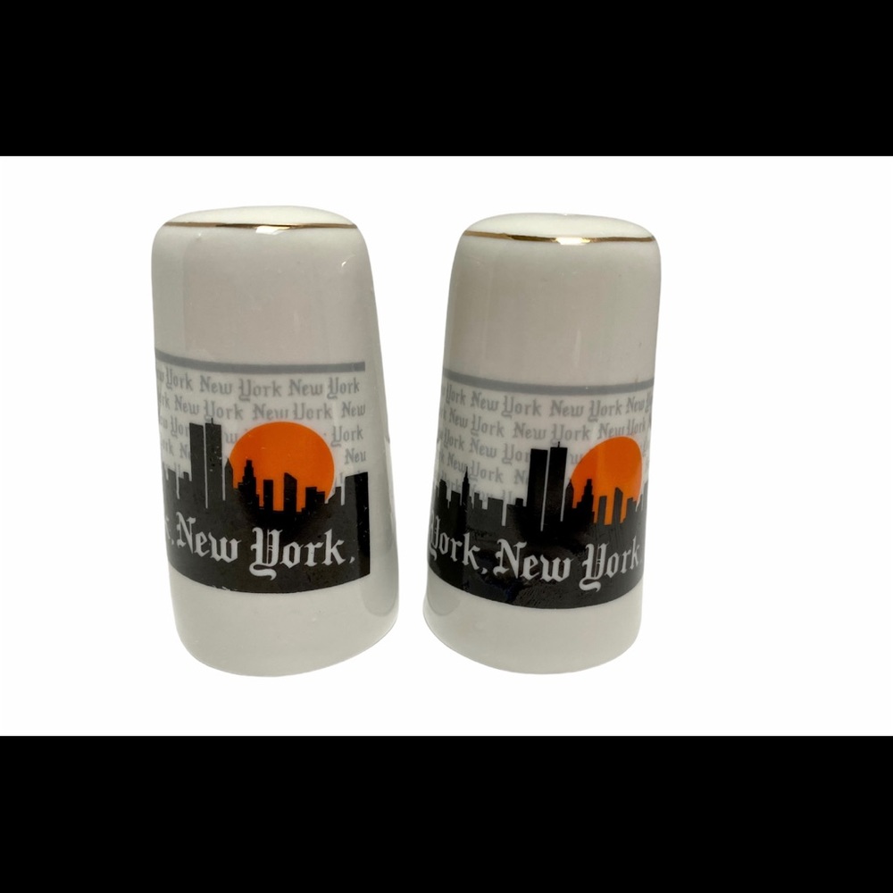 Vintage New York City Skyline Salt Pepper Shaker Set World Trade Empire State